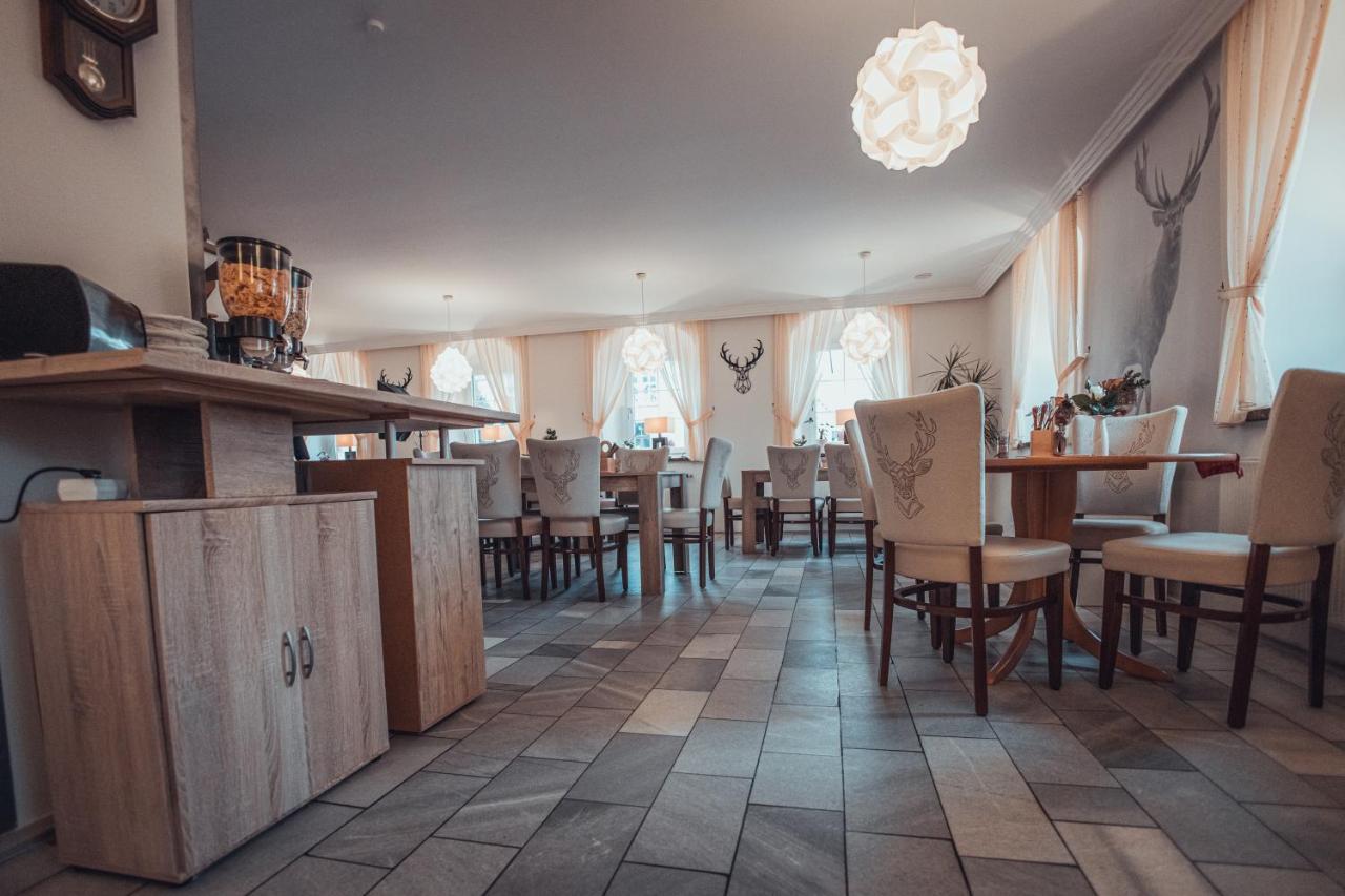Gasthof Und Hotel Roter Hirsch Claußnitz Exteriér fotografie