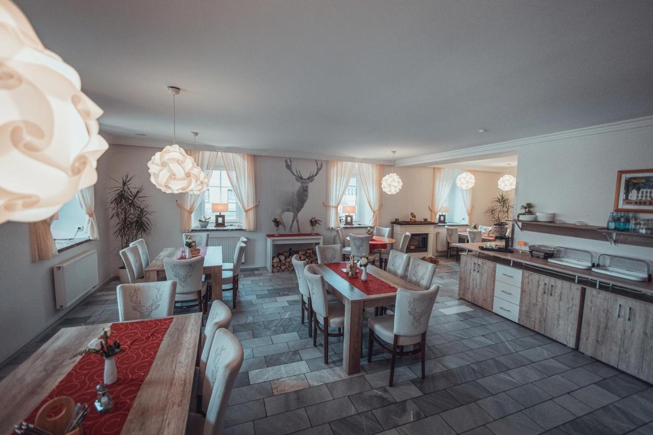 Gasthof Und Hotel Roter Hirsch Claußnitz Exteriér fotografie